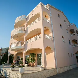 Apartment Kaja - Right Next To The, Trogir